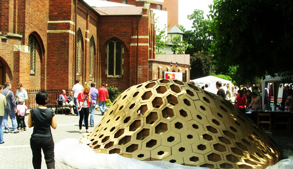 Hexigloo Pavilion / Tudor Cosmatu, Irina Bogdan, Andrei Raducanu