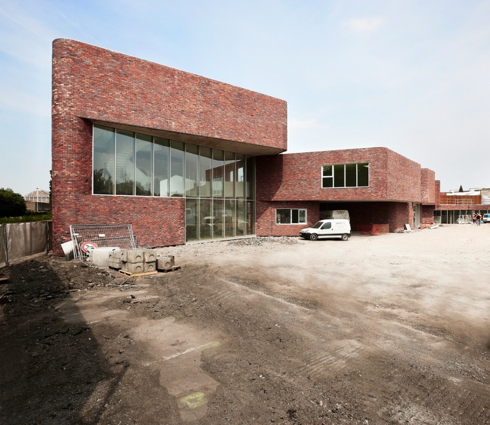 Levi Strauss High School / TANK Architectes