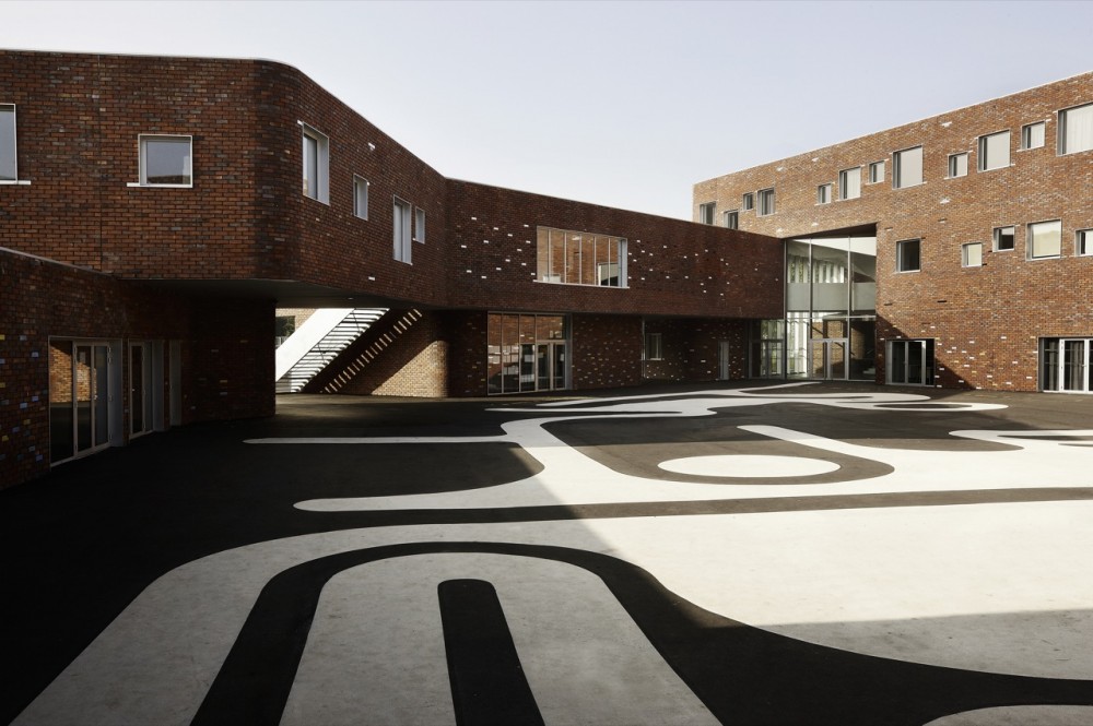 Levi Strauss High School / TANK Architectes