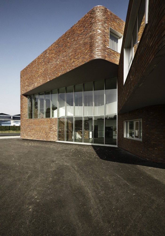 Levi Strauss High School / TANK Architectes