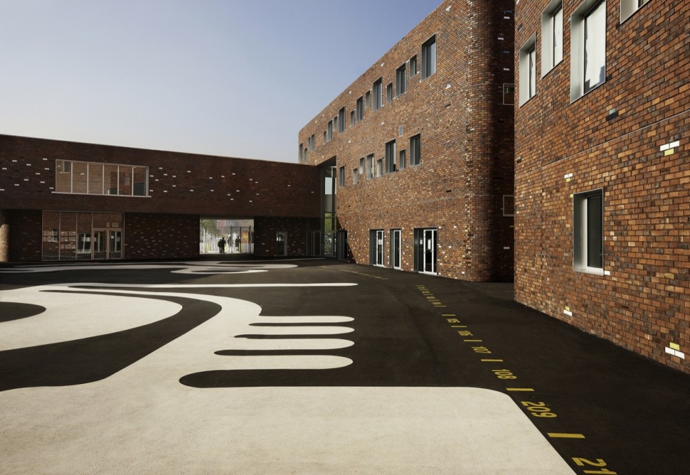 Levi Strauss High School / TANK Architectes