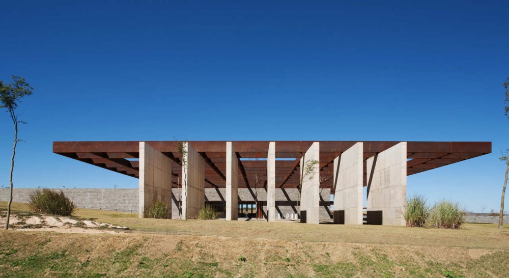 Welcome Center / Rocco, Vidal + arquitetos
