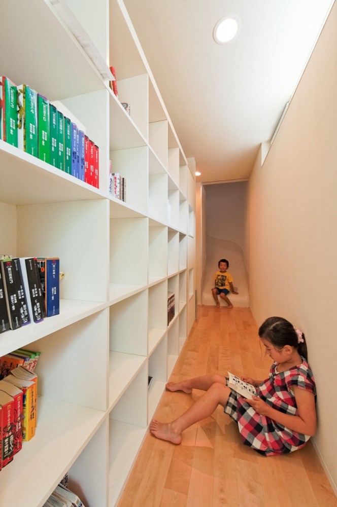 Slide House / LEVEL Architects