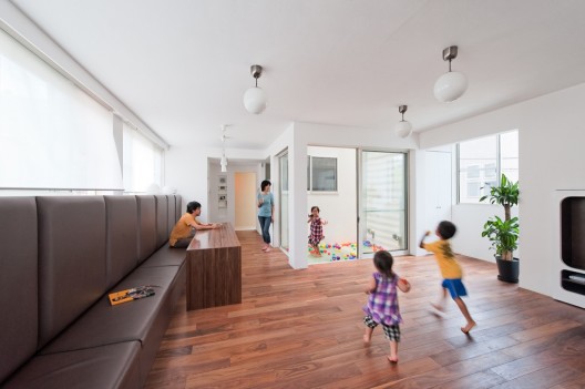 Slide House / LEVEL Architects