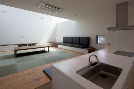 House in Fuji / LEVEL Architects