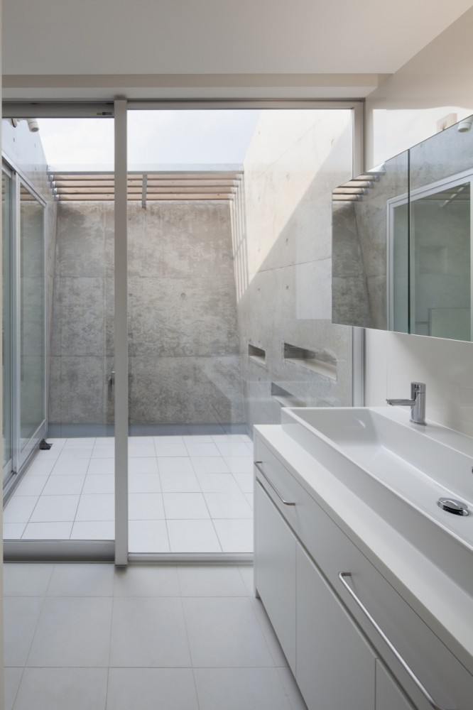 House in Fuji / LEVEL Architects