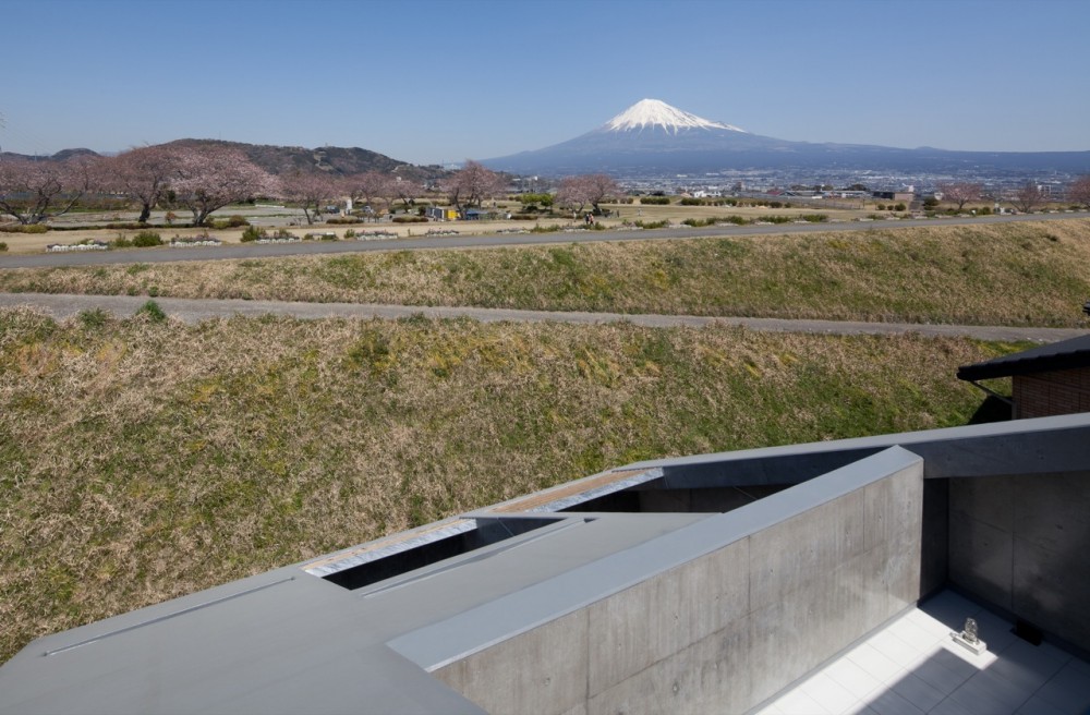 House in Fuji / LEVEL Architects