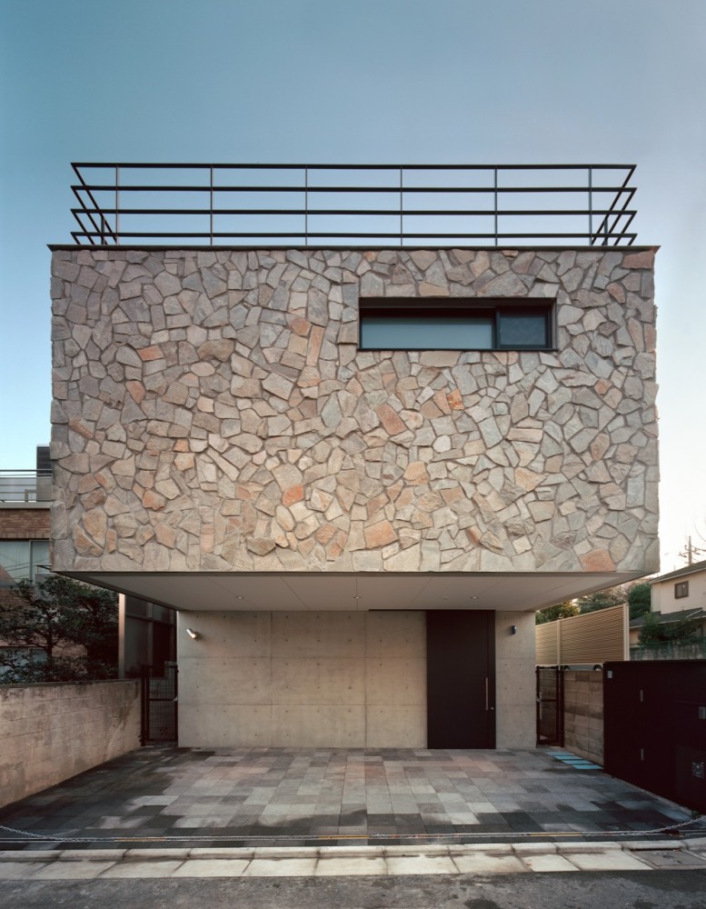 Triplex House in Nakano / LEVEL Architects