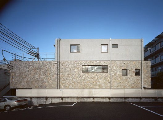 Triplex House in Nakano / LEVEL Architects