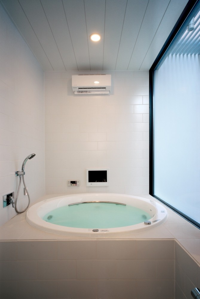 Triplex House in Nakano / LEVEL Architects