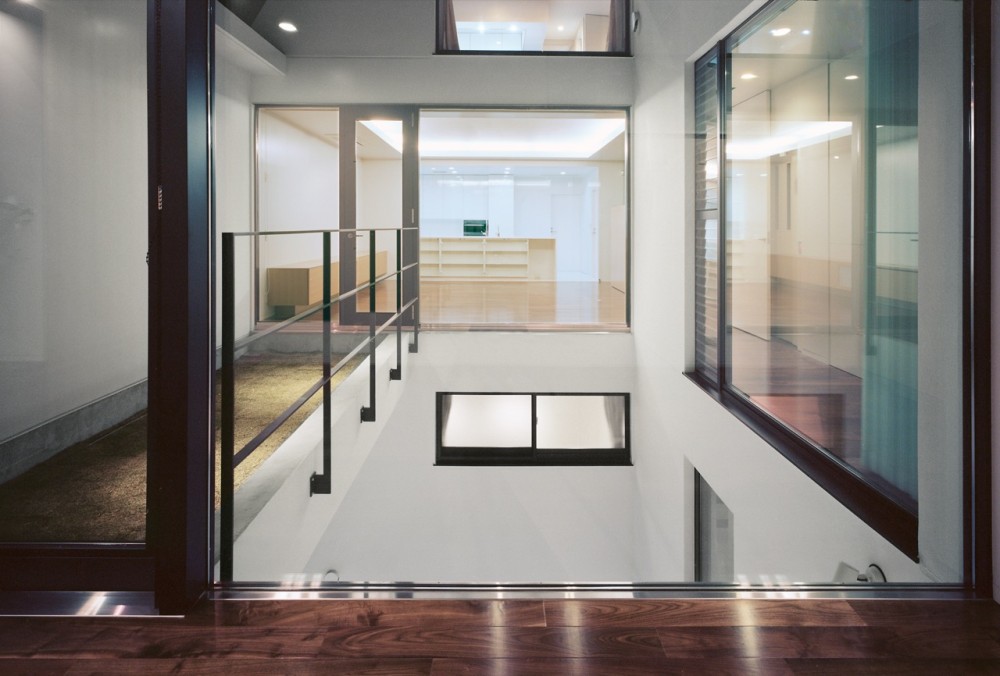 Triplex House in Nakano / LEVEL Architects