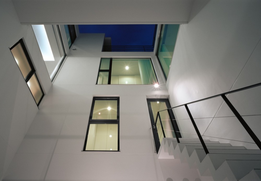 Triplex House in Nakano / LEVEL Architects