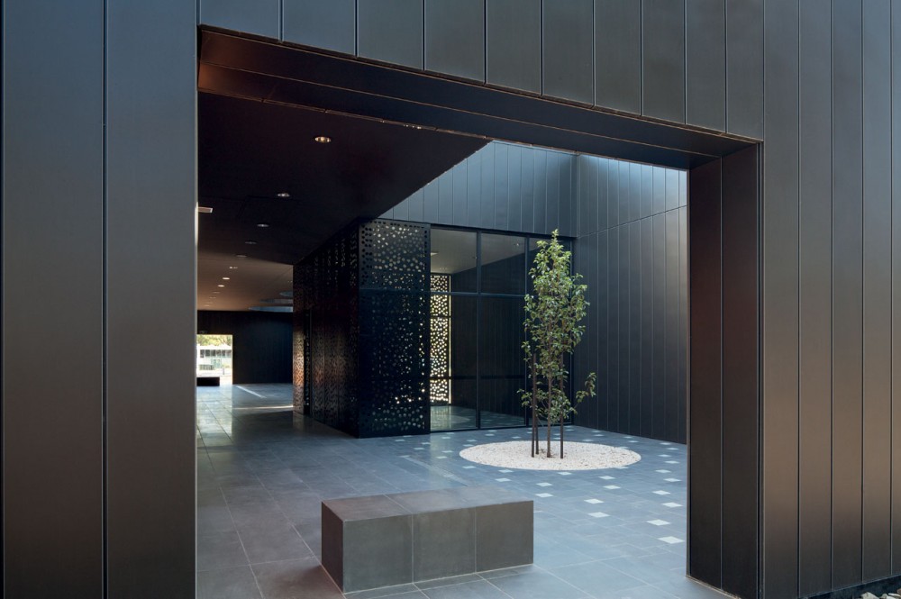 Puckapunyal Military Area Memorial Chapel / BVN Architecture