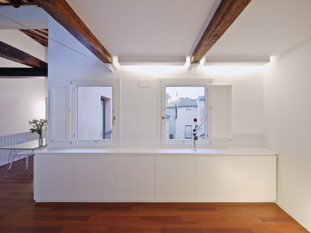 Toledo Apartment Renovation / Romero Vallejo Arquitectos