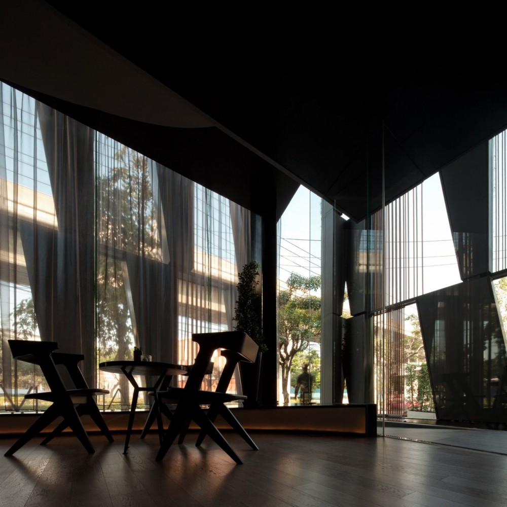 Vertical Living Gallery / Shma + Sansiri PCL + SdA