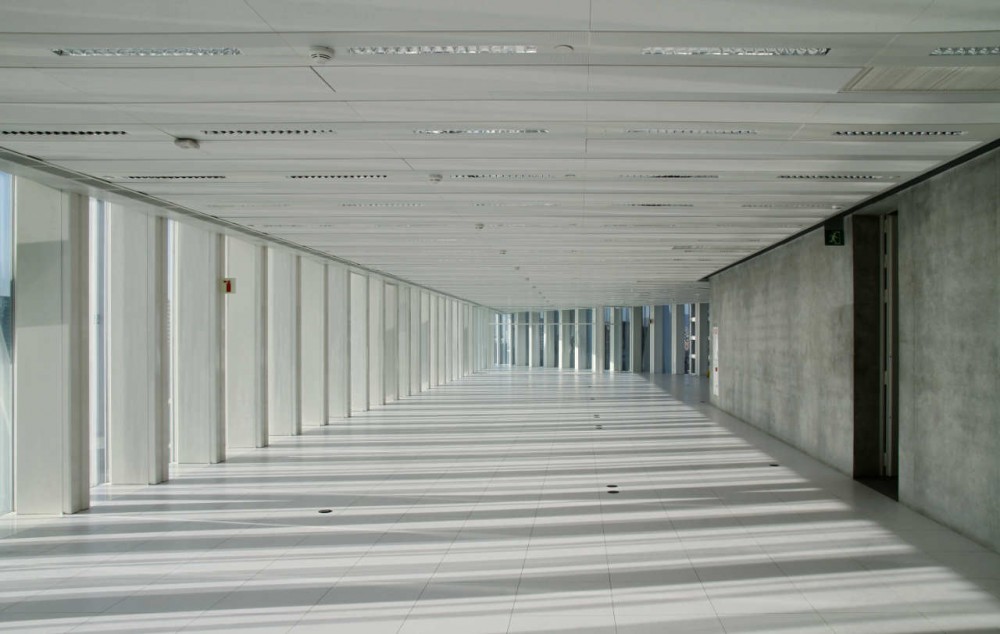Torre Diagonal Zero Zero / EMBA