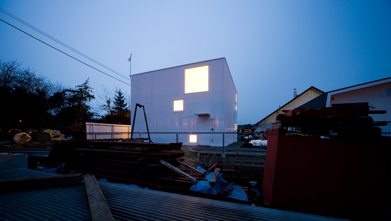House of Trough / Jun Igarashi Architects