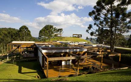 The Three Brazilian Architects of FGMF Win ‘The Award - Internazionale Dedalo Minosse'