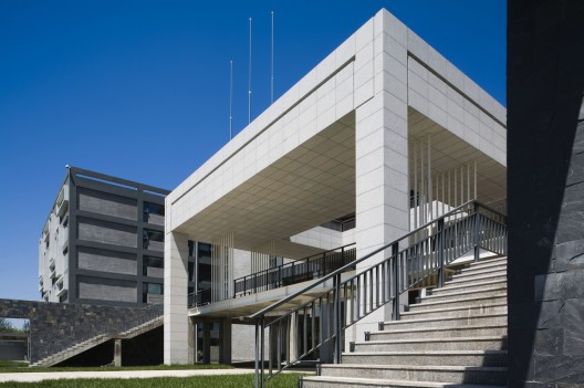 Fine Arts School / Synarchitects