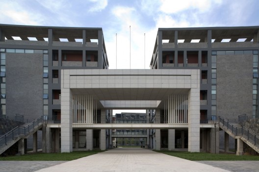 Fine Arts School / Synarchitects