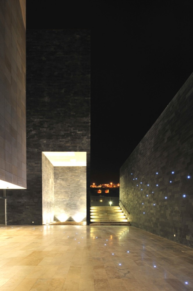 Desert Hotel / Estudio Larrain