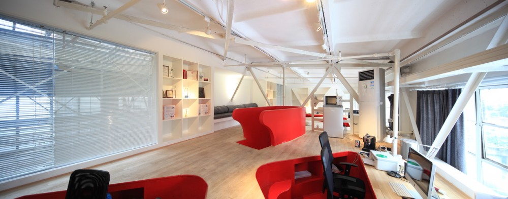 Red Town Office / Taranta Creations