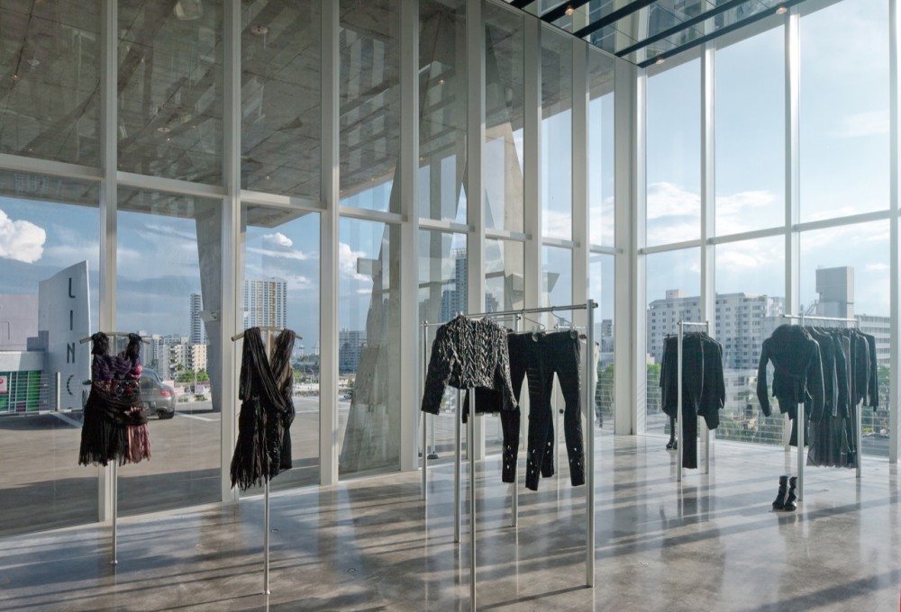 The Alchemist / Rene Gonzalez Architect