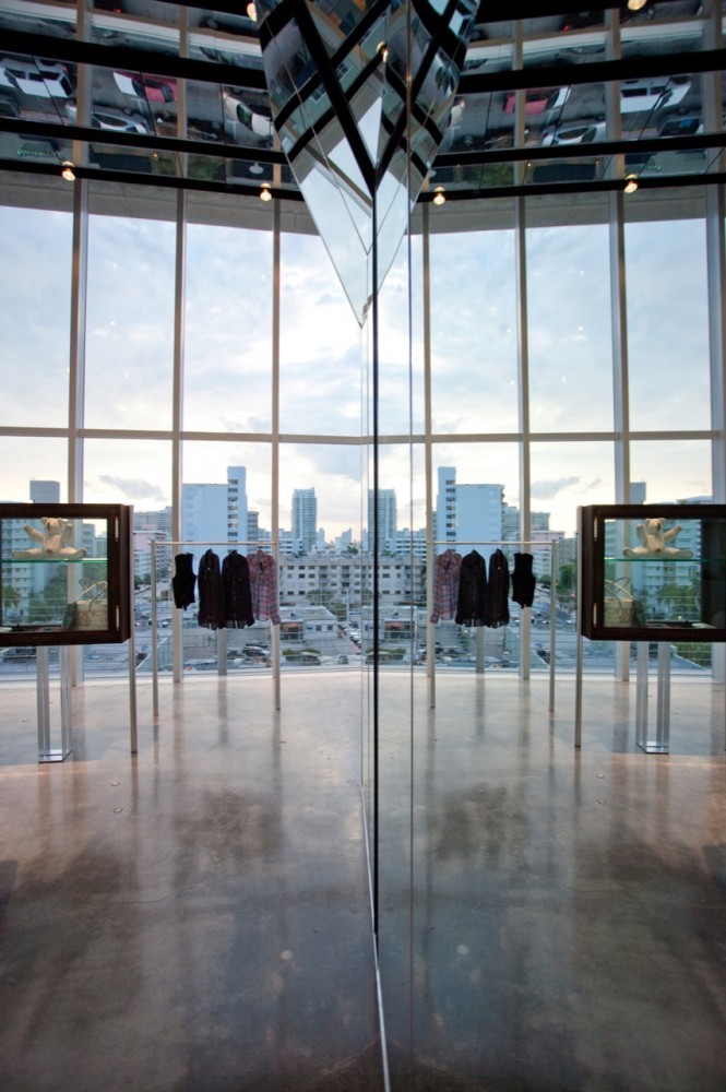 The Alchemist / Rene Gonzalez Architect