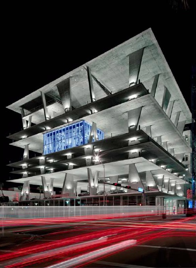 The Alchemist / Rene Gonzalez Architect