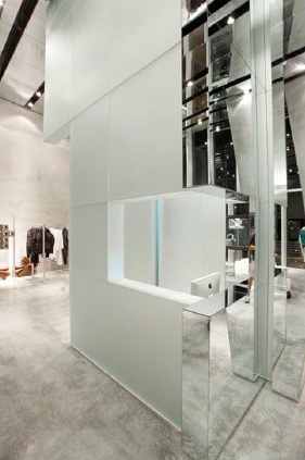 The Alchemist / Rene Gonzalez Architect