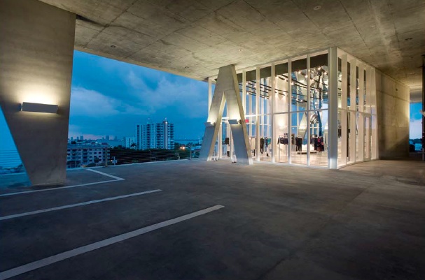 The Alchemist / Rene Gonzalez Architect
