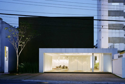 Lumini Shop / Rocco, Vidal + arquitetos