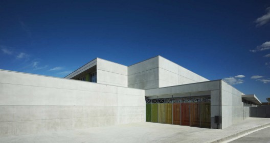 Les Cabanyes Pre School And Primary School / Arqtel