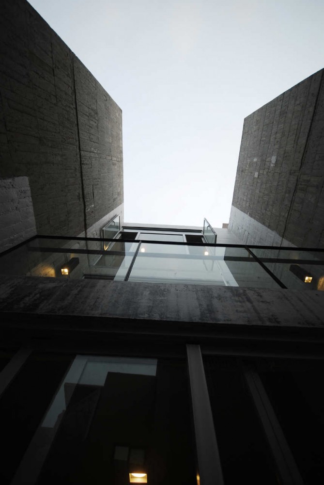 House in Tainan / FCHY Architect Lab