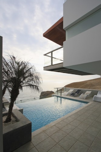 Alvarez Beach House / Longhi Architects