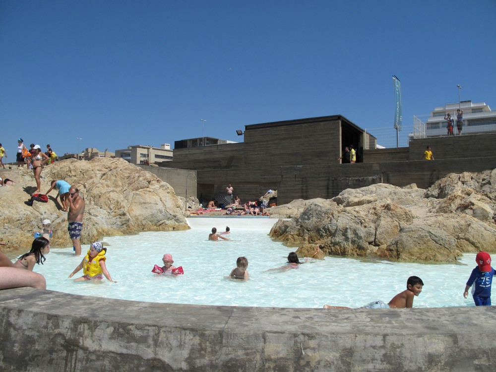 AD Classics: Leça Swimming Pools / Alvaro Siza