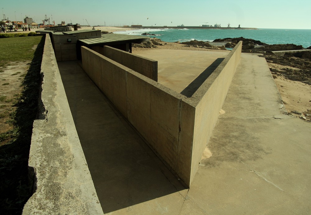 AD Classics: Leça Swimming Pools / Alvaro Siza