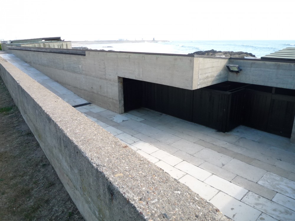 AD Classics: Leça Swimming Pools / Alvaro Siza