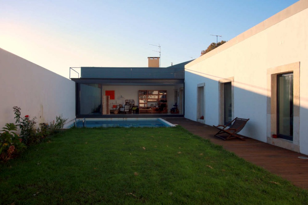 The Boxes House / Luís Santiago Baptista, Tiago Leite de Araújo
