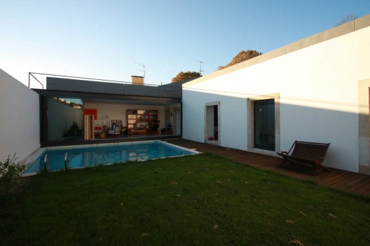 The Boxes House / Luís Santiago Baptista, Tiago Leite de Araújo