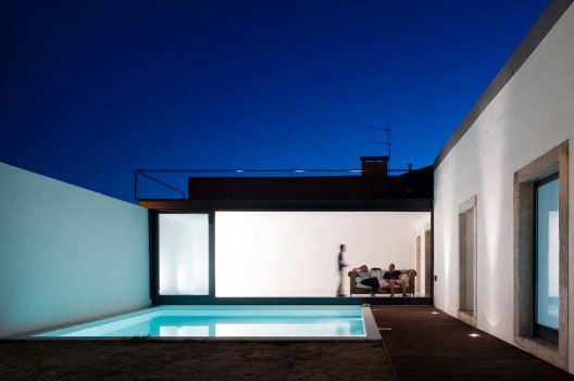 The Boxes House / Luís Santiago Baptista, Tiago Leite de Araújo