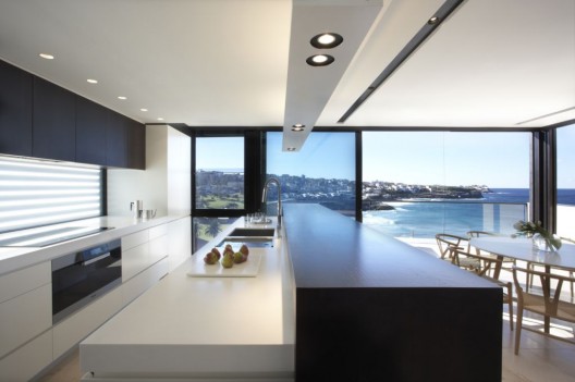 Pacific Sixteen / Smart Design Studio