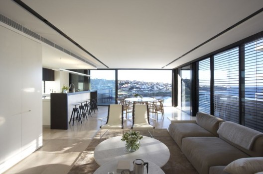 Pacific Sixteen / Smart Design Studio