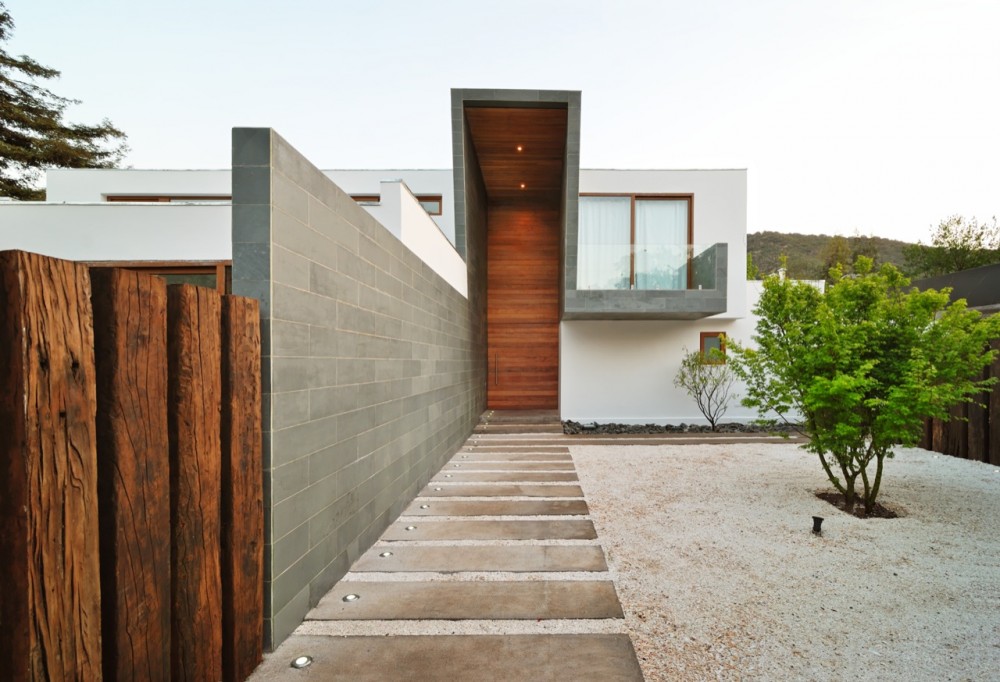 3-Element House / Tomás Swett