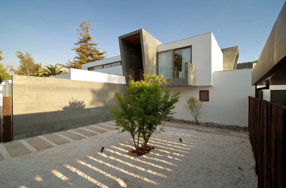 3-Element House / Tomás Swett