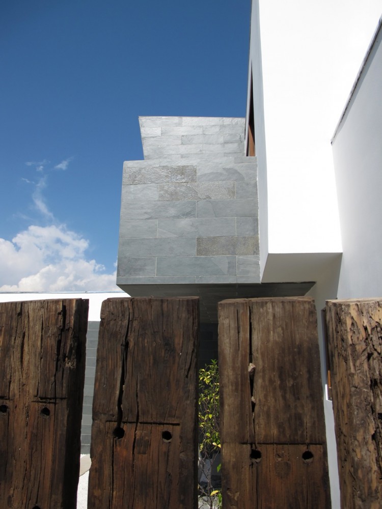 3-Element House / Tomás Swett
