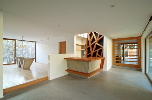 3-element House / Tomás Swett