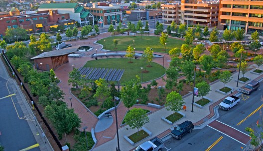 Center City Park Pergolas & Pavilion / Touloukian Touloukian Inc.
