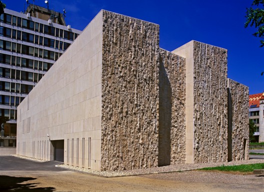 The High Court of Justice and the Law Courts / Koller Studio