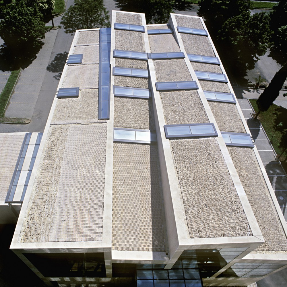 The High Court of Justice and the Law Courts / Koller Studio